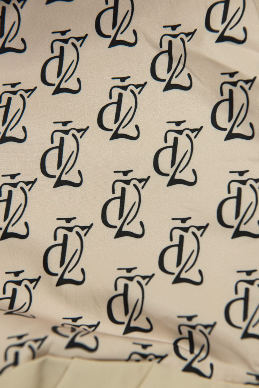 Verlängerter Parka s Print in der Kapuze Hellbeige