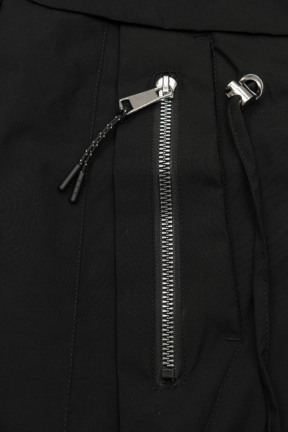 Verlängerter Parka s Print in der Kapuze Schwarz