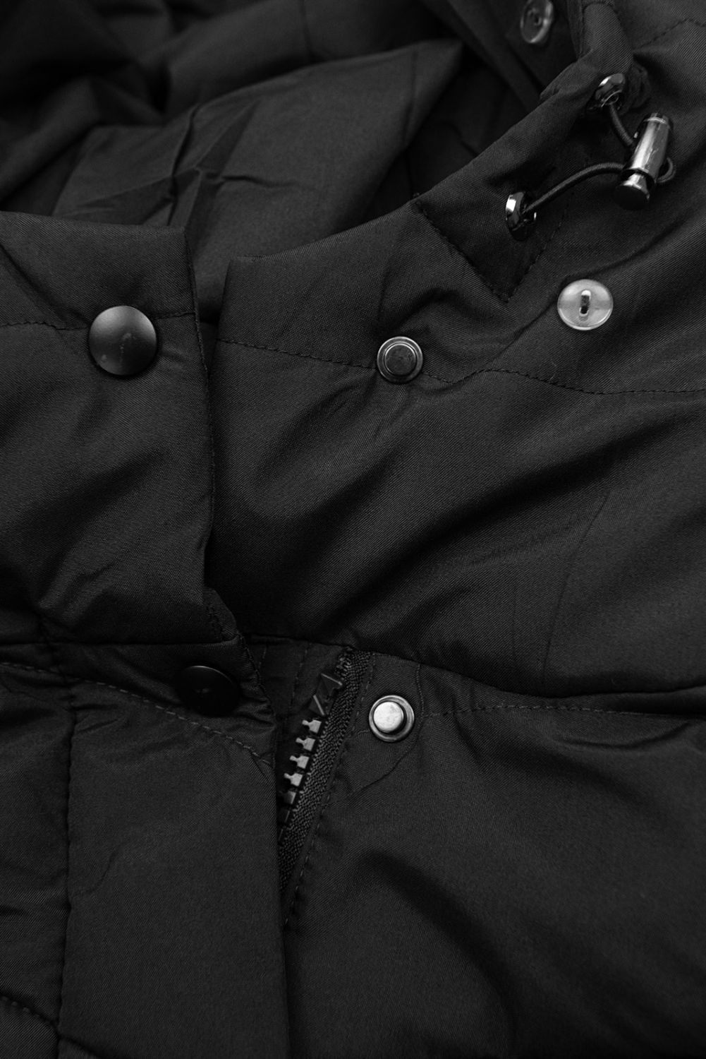 Schwarze Winterjacke für breitere Hüften