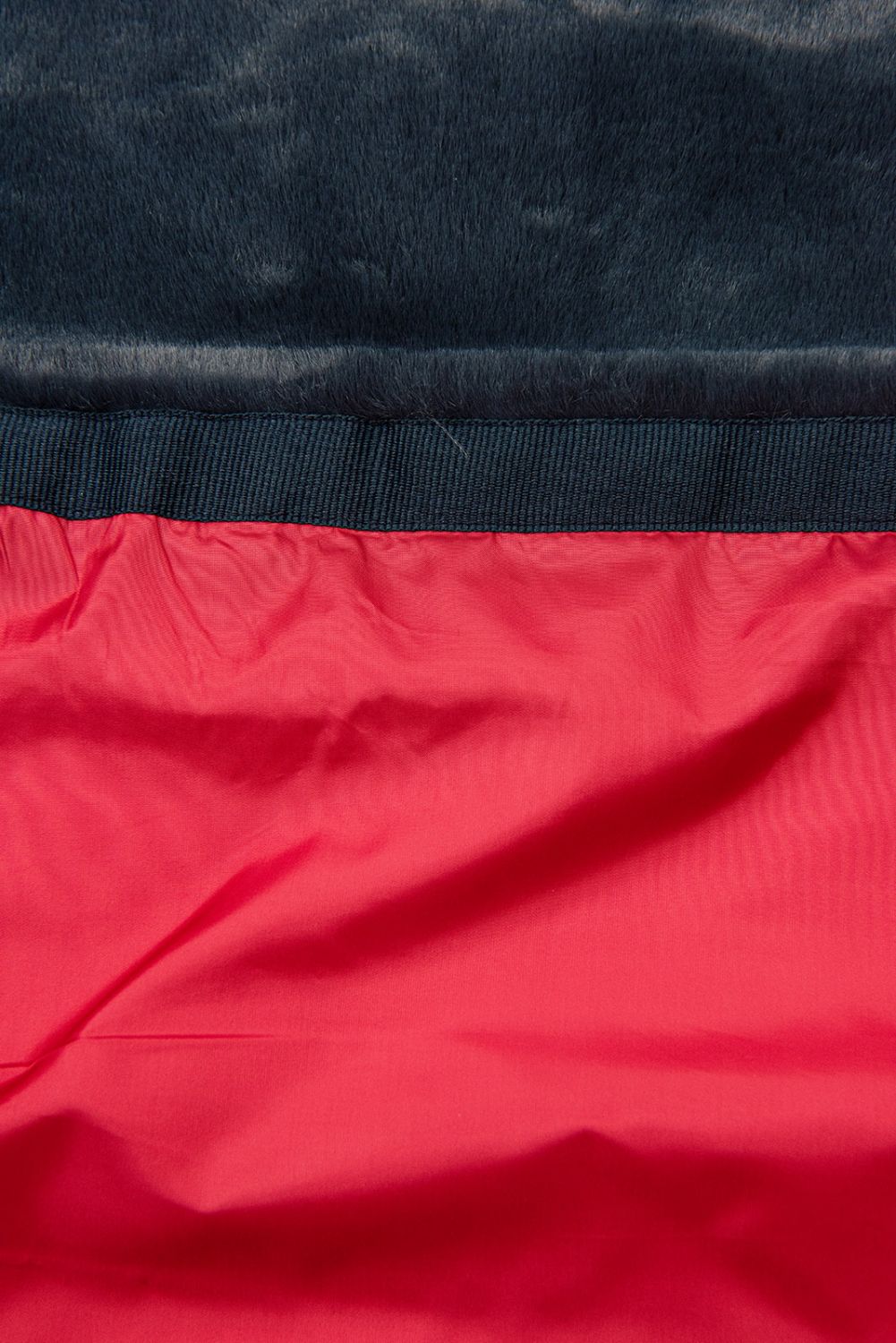 Gesteppte Winterjacke mit Gürtel Rot