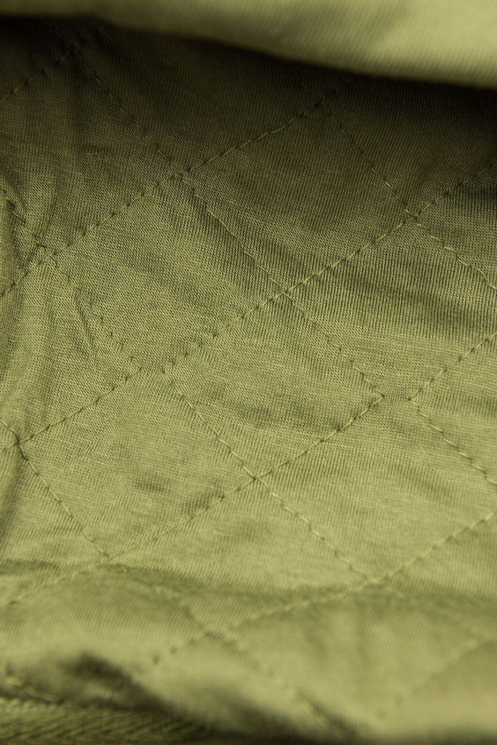 Verlängerte Sweatjacke mit gesteppte Kapuze army grün