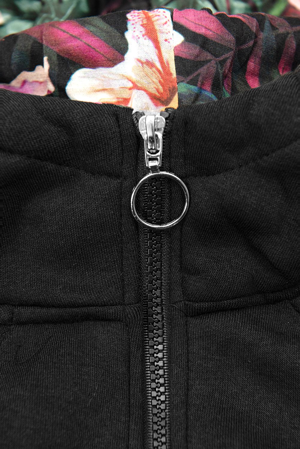 Trainingsanzug mit Kapuze und Blumenfutter schwarz