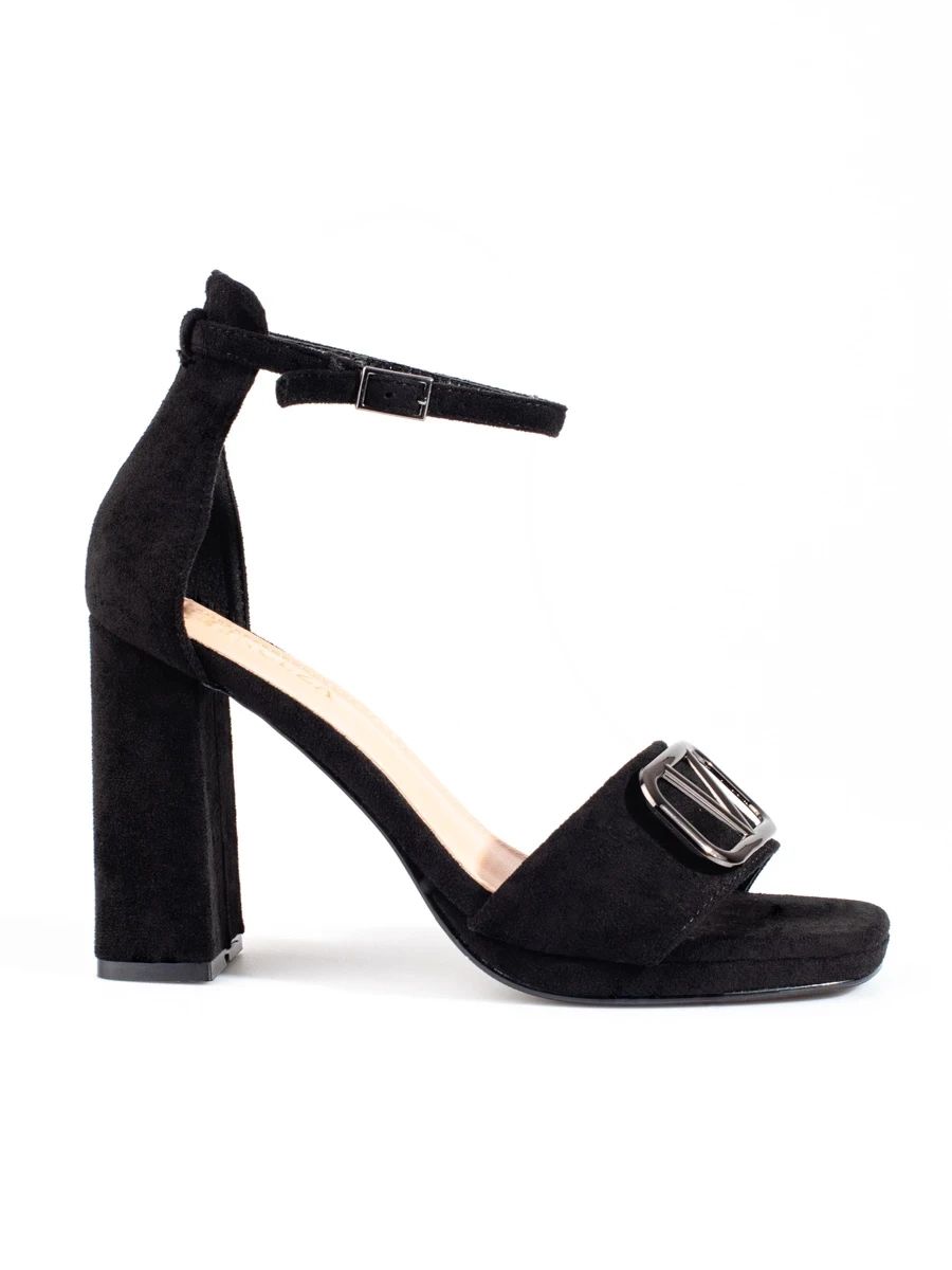 Elegante schwarze Sandalen mit hohen Absätzen