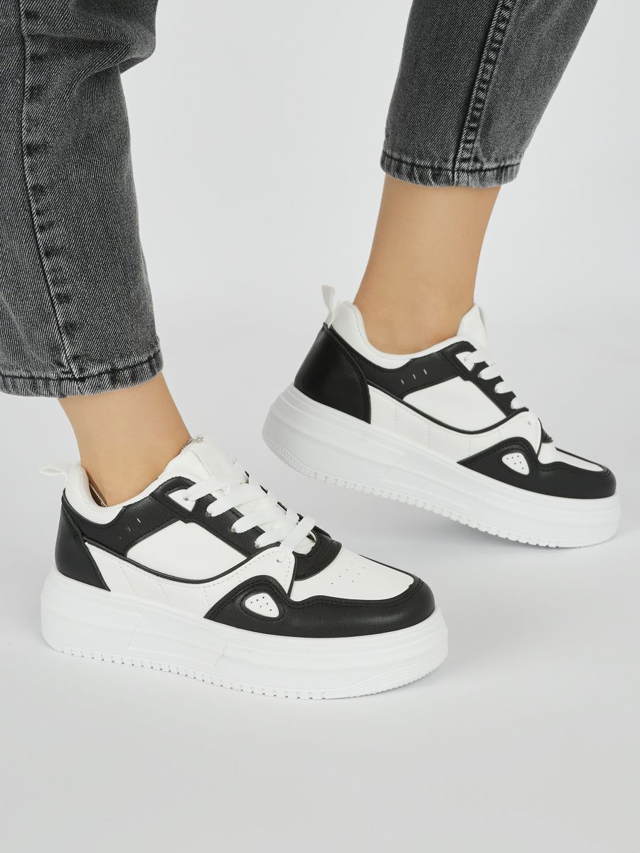 Schwarz-weiße Damen-Sneaker mit Plateau