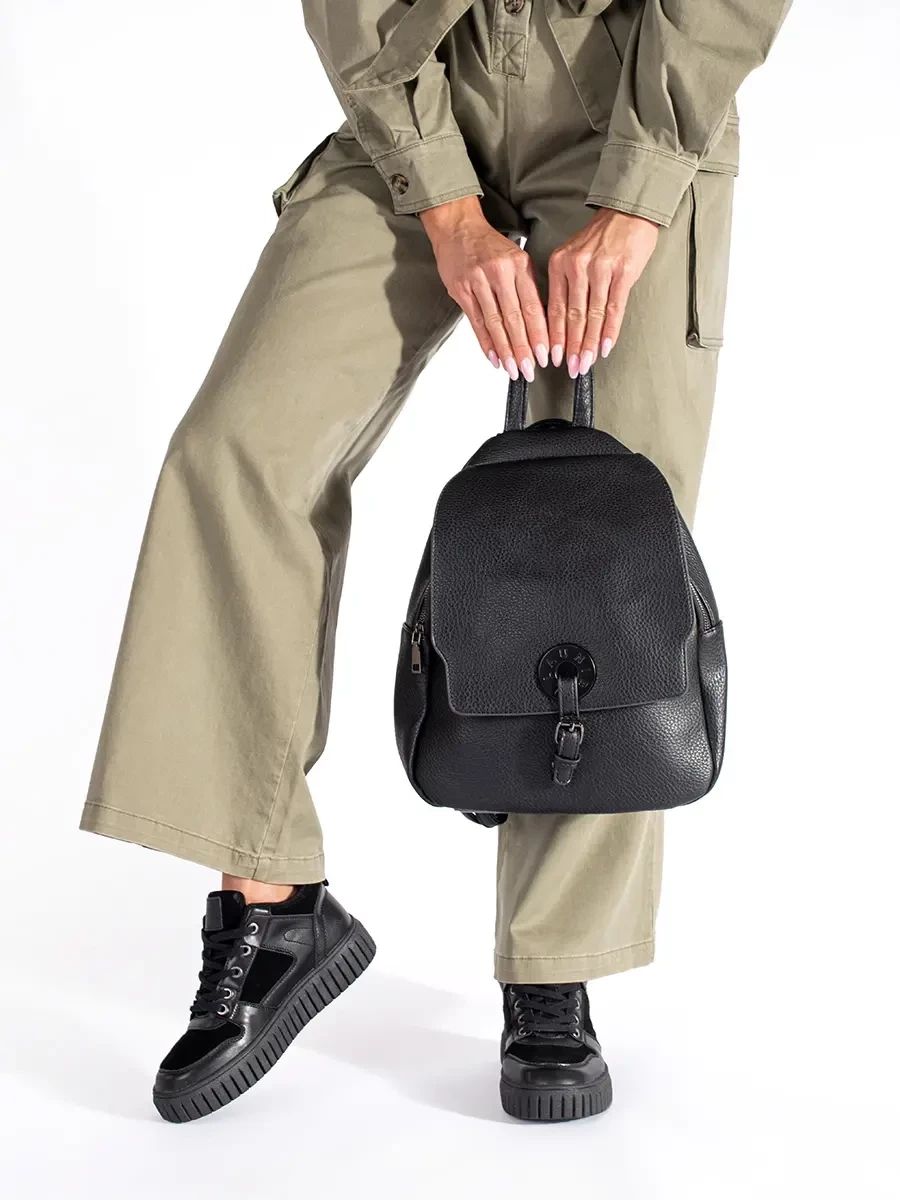 Klassischer schwarzer Damenrucksack