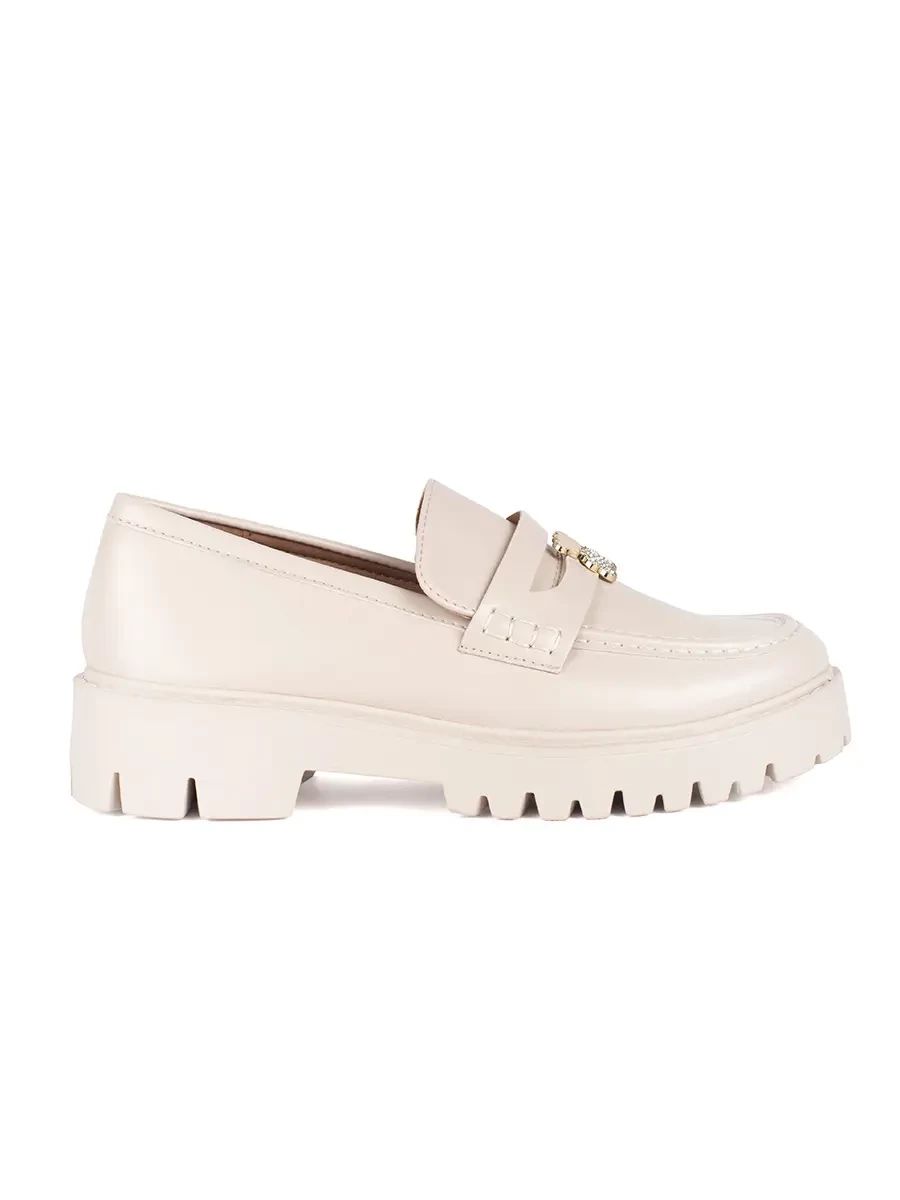 Helle beige Mokassins auf Plattform