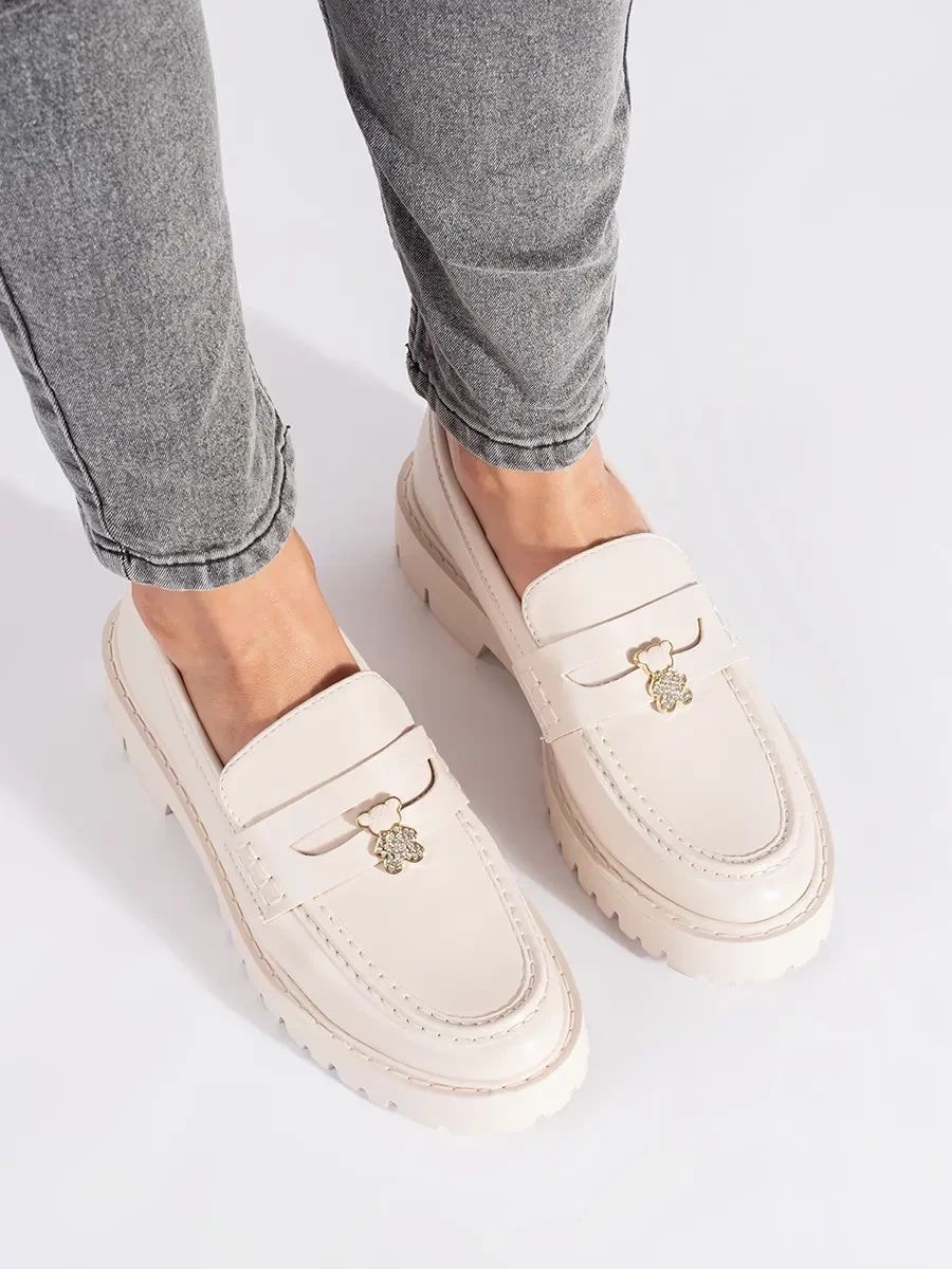 Helle beige Mokassins auf Plattform