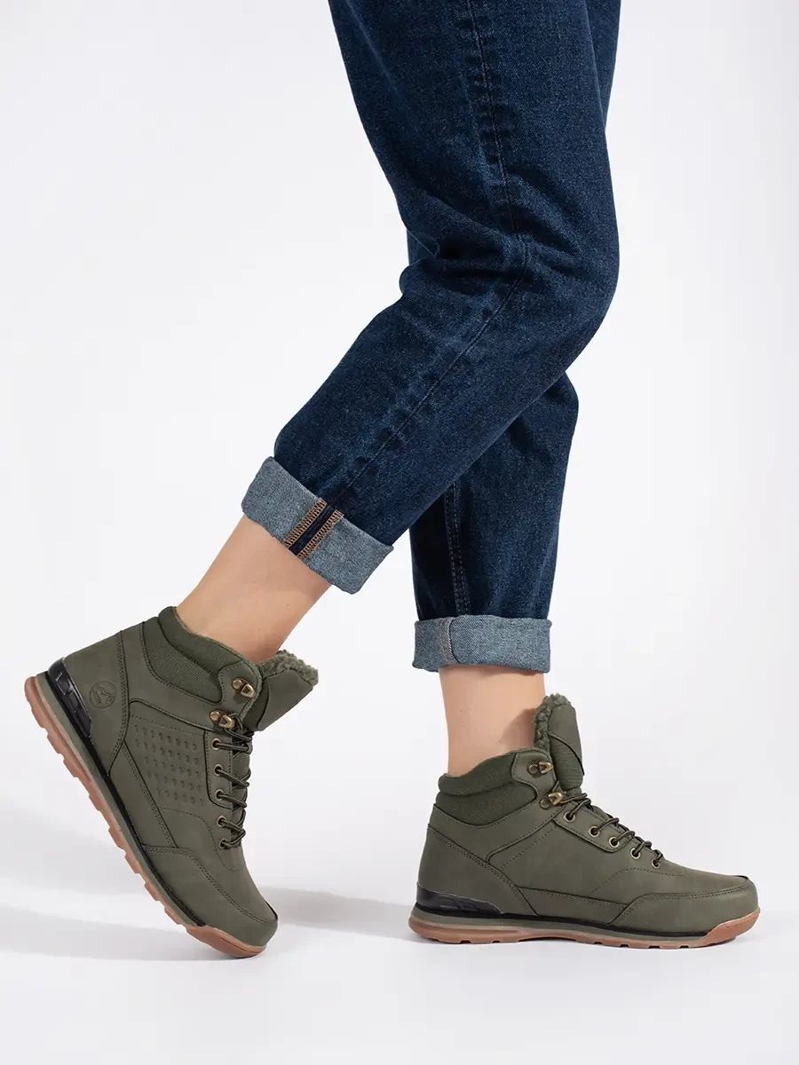 Dunkelgrüne Wanderschuhe