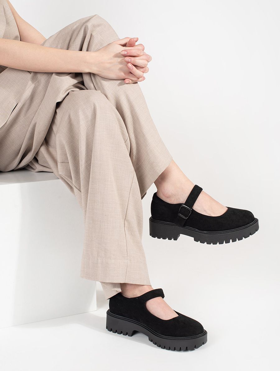Schwarze Wildleder Slipper mit Plattform