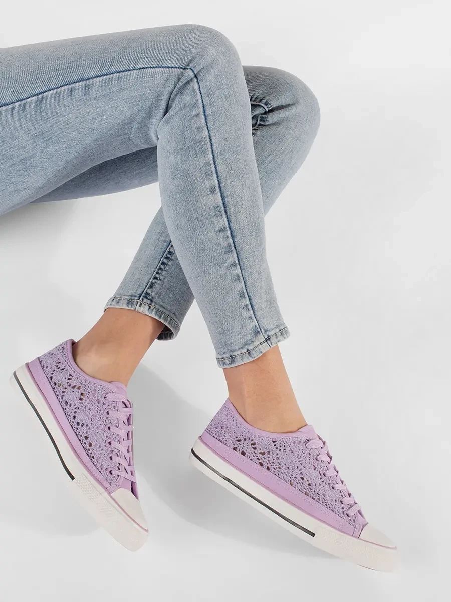 Lila durchbrochene Sneakers
