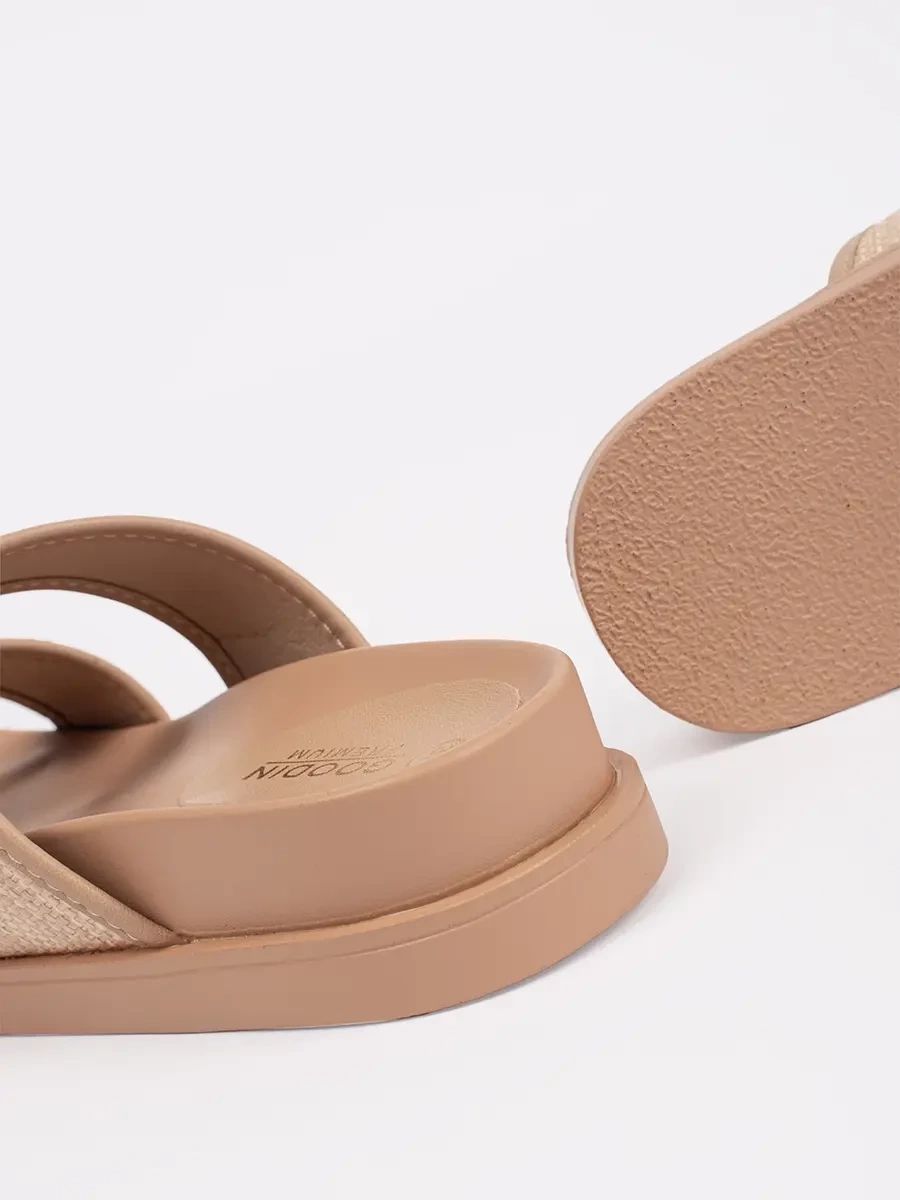 Beige flache Sandalen mit Schnallen
