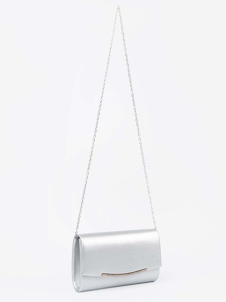 Silberne Clutch mit Kette