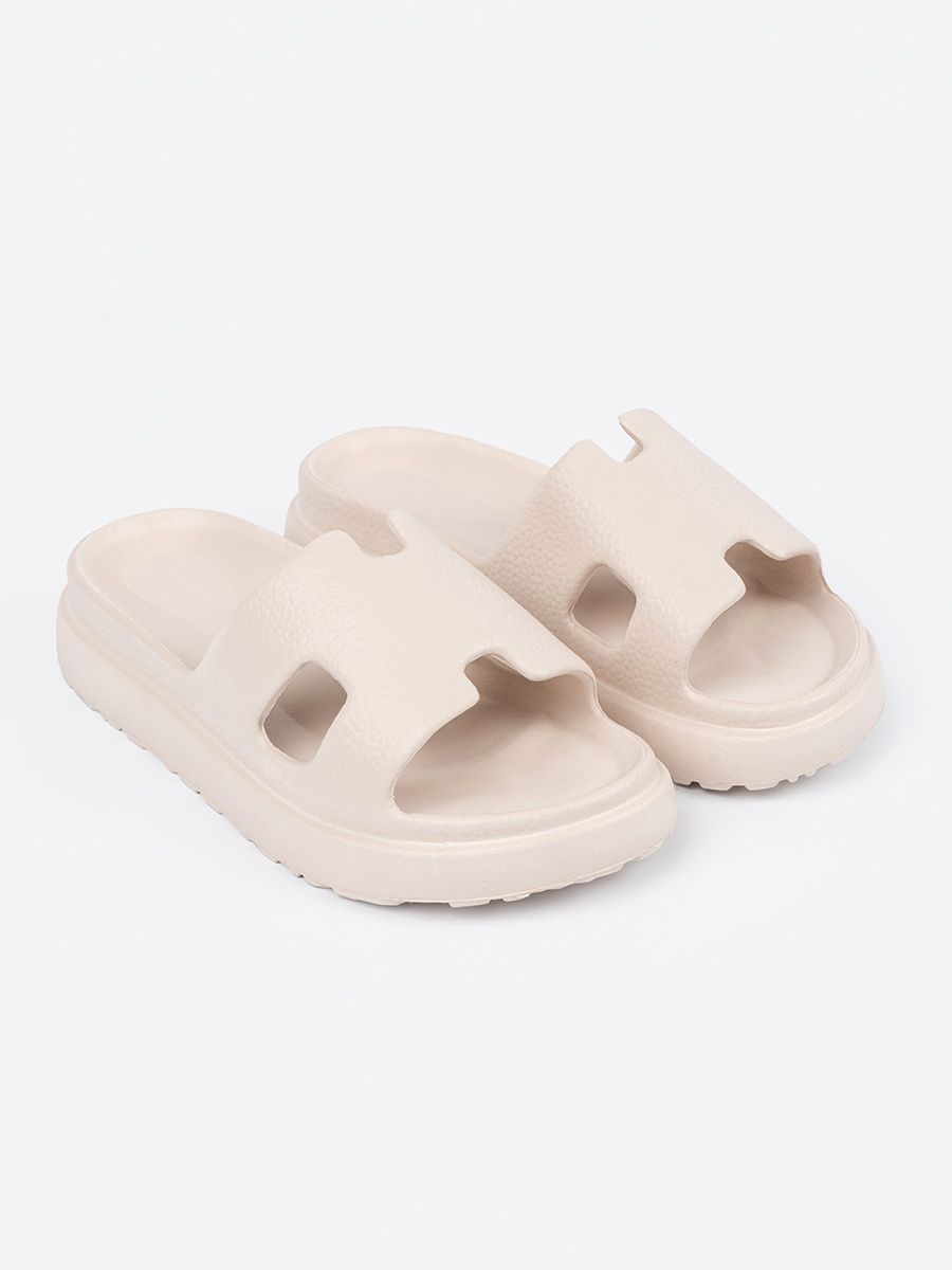 Helle beige Pantoletten auf Plattform