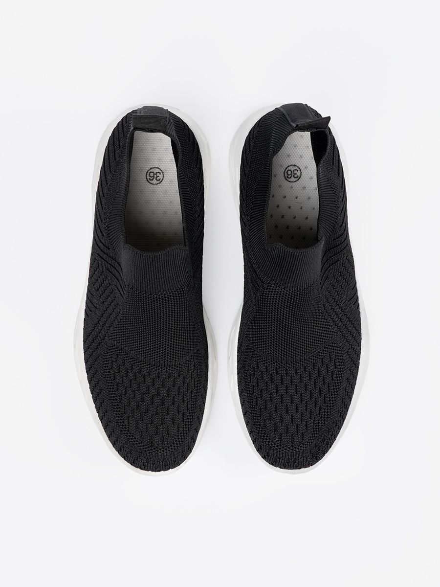 Schwarze Sportschuhe