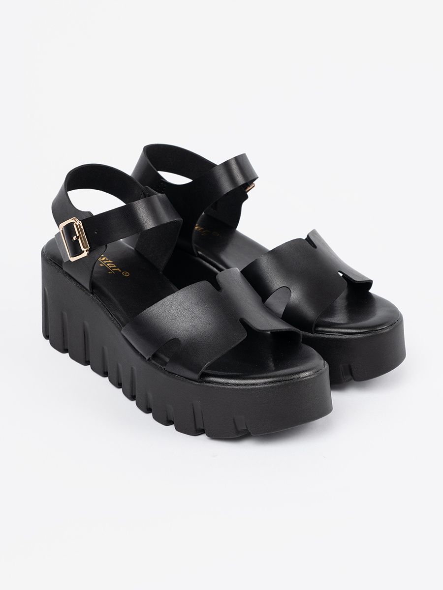 Schwarze Sandalen mit hoher Plattform