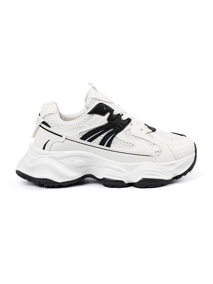 Weiße Sneakers mit dicker Sohle