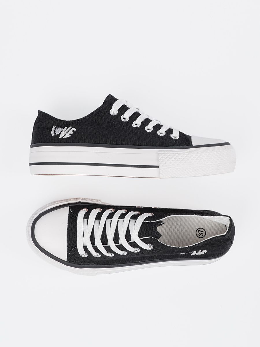 Schwarze Sneakers mit Love-Schriftzug