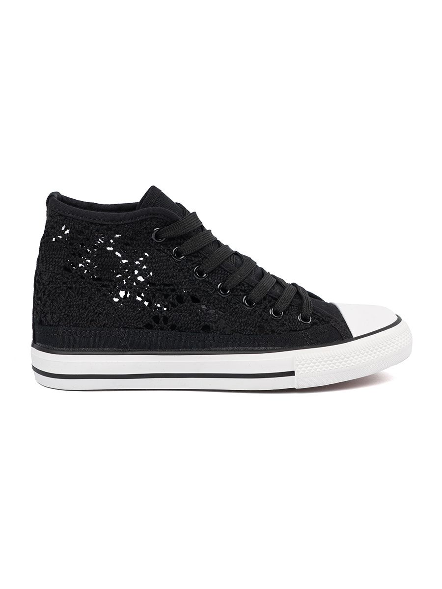 Luftige schwarze Sneakers