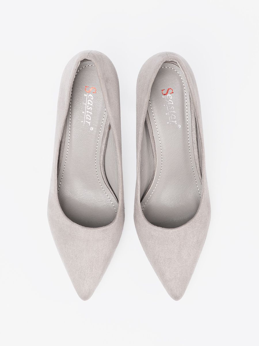 Klassische graue Pumps aus Wildleder-Optik