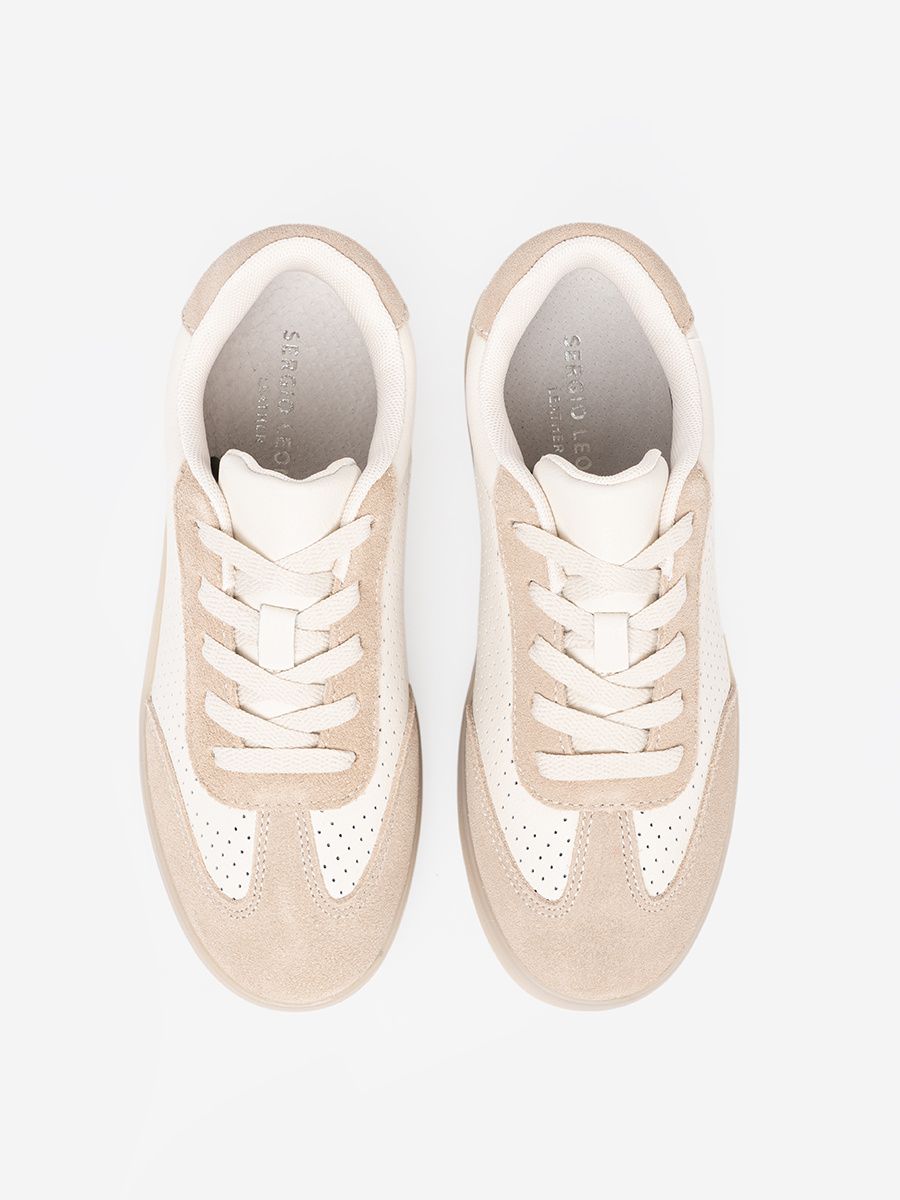 Helle beige durchbrochene Sneakers