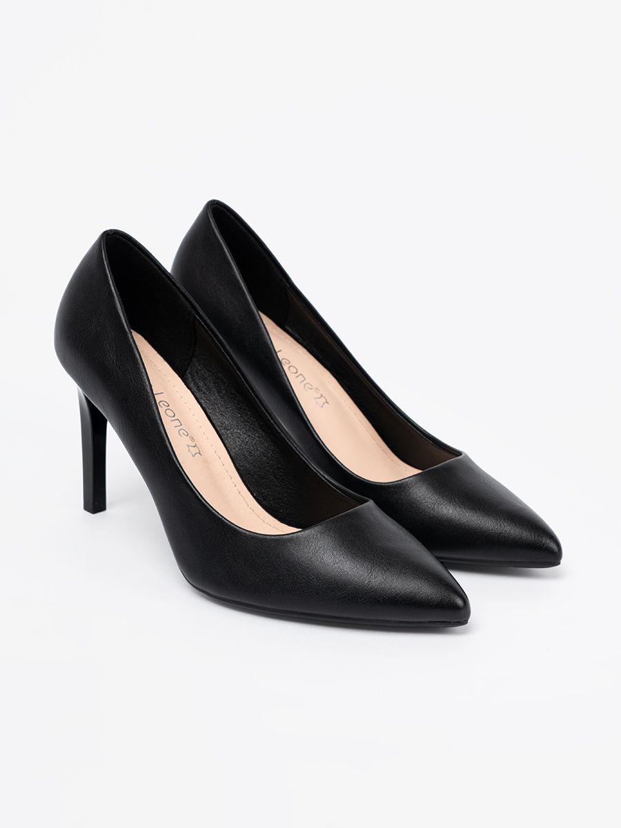 Klassische schwarze Pumps mit Absatz