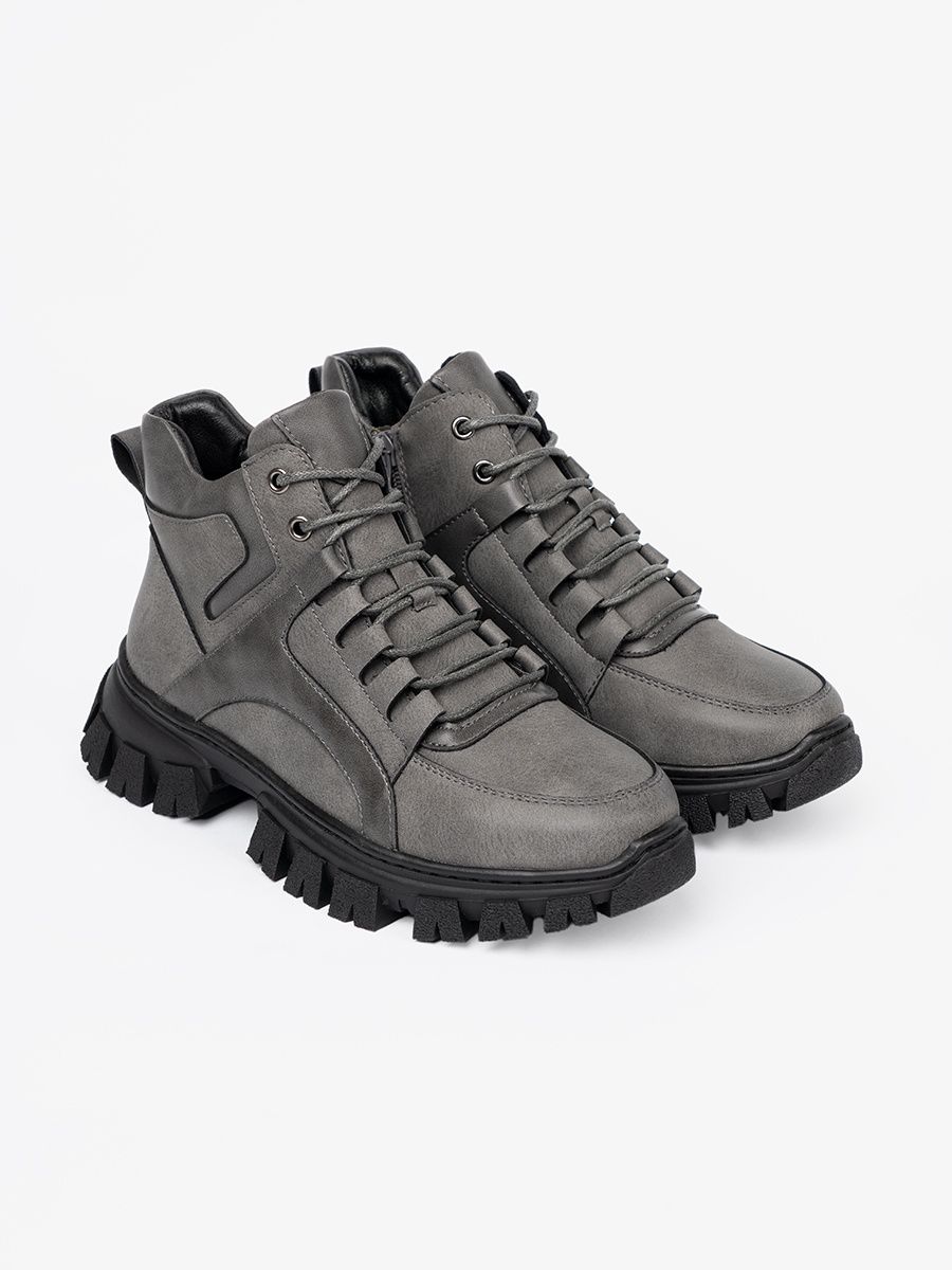 Graue Schnürstiefeletten mit dicker Sohle