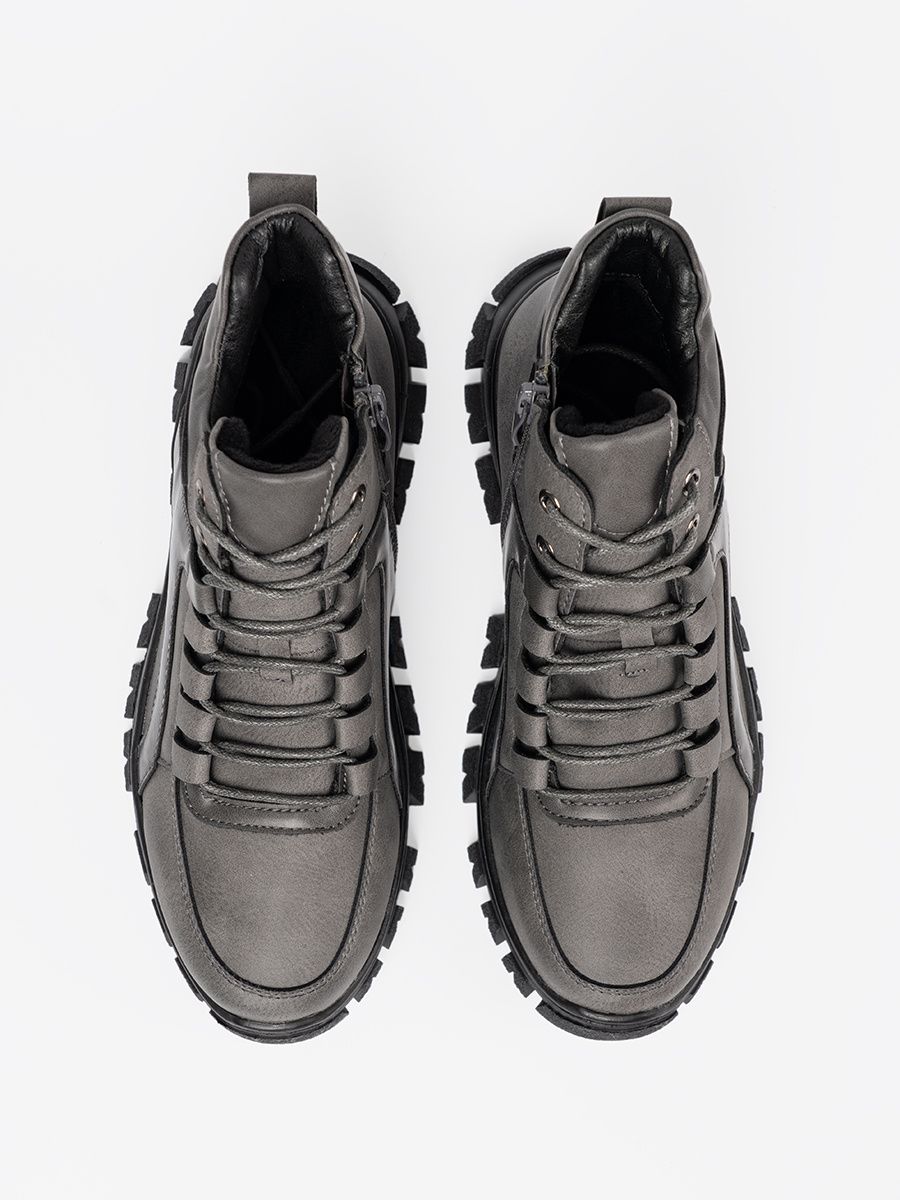 Graue Schnürstiefeletten mit dicker Sohle