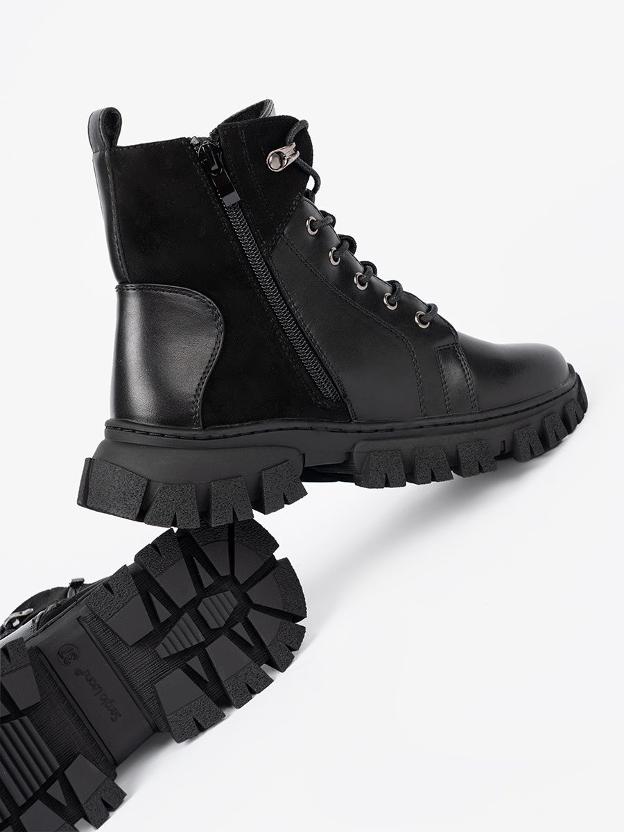 Schwarze Stiefeletten mit massiver Sohle und Reißverschluss