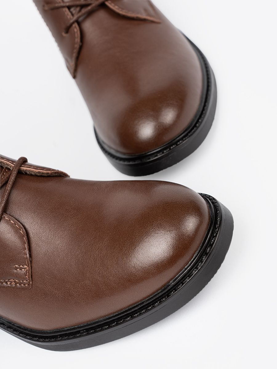 Braune Schnürstiefeletten mit niedrigem Absatz