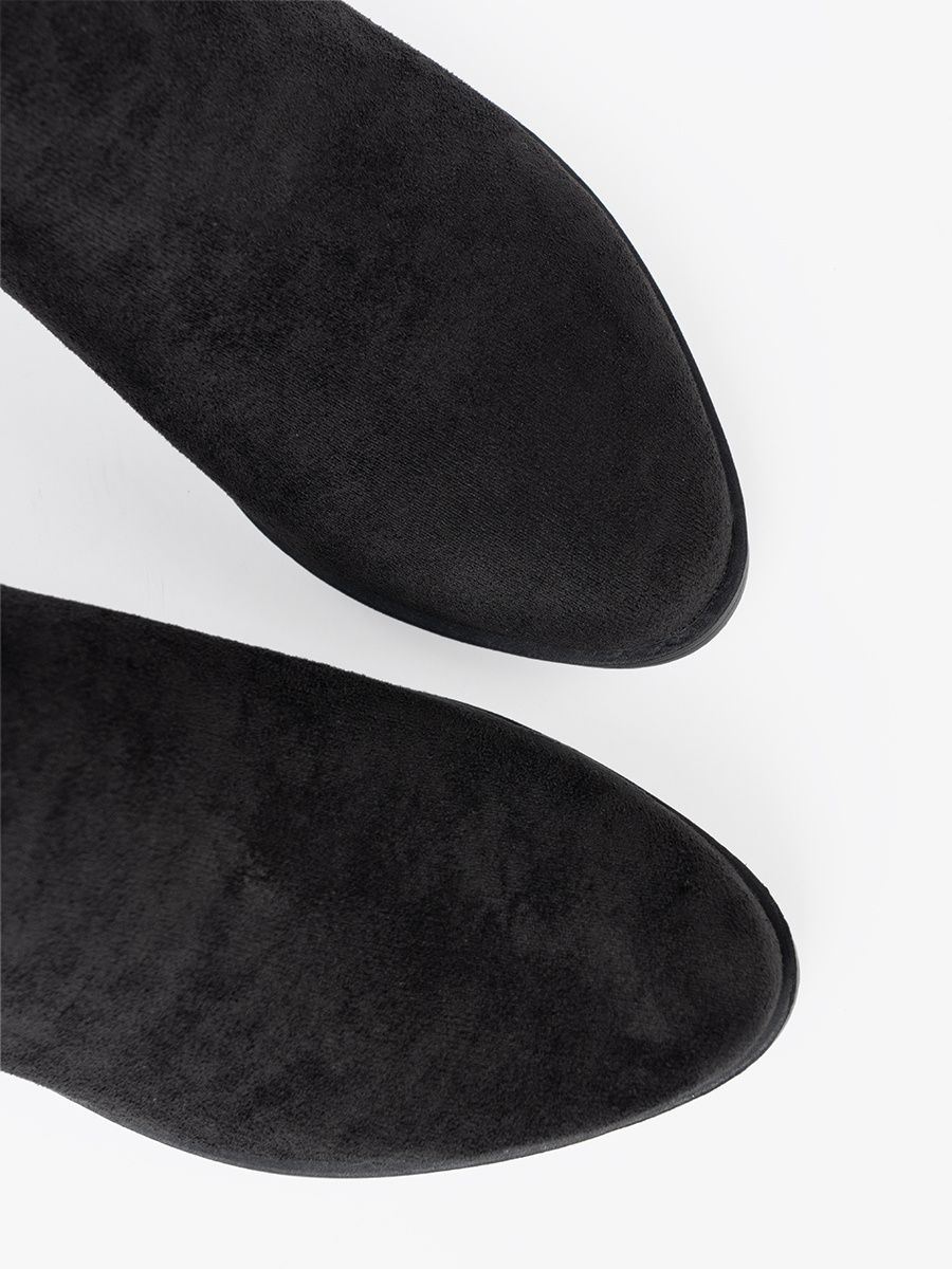 Schwarze Stiefeletten mit Ausschnitten