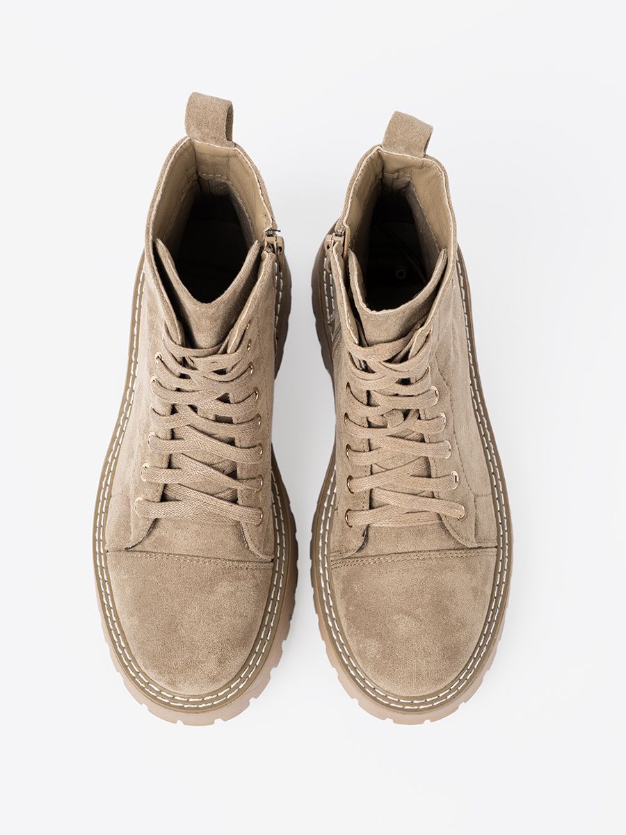 Beige Stiefeletten mit Herz und dicker Sohle