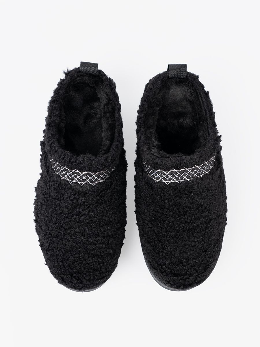 Schwarze Schneestiefel mit dekorativer Stickerei