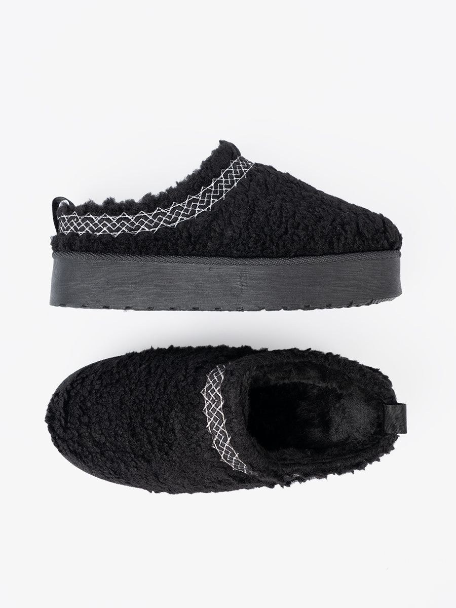 Schwarze Schneestiefel mit dekorativer Stickerei