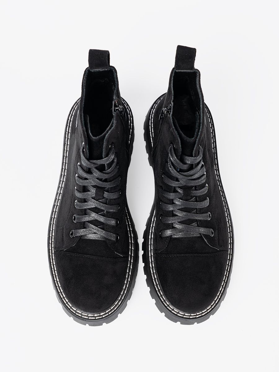 Schwarze Schnür-Stiefeletten mit glänzendem Herzen