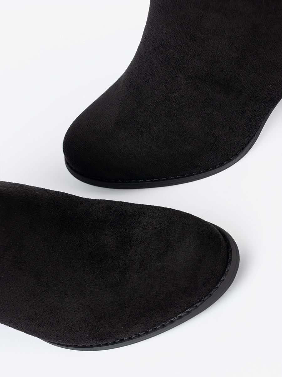 Schwarze Stiefeletten mit eleganter Schnalle