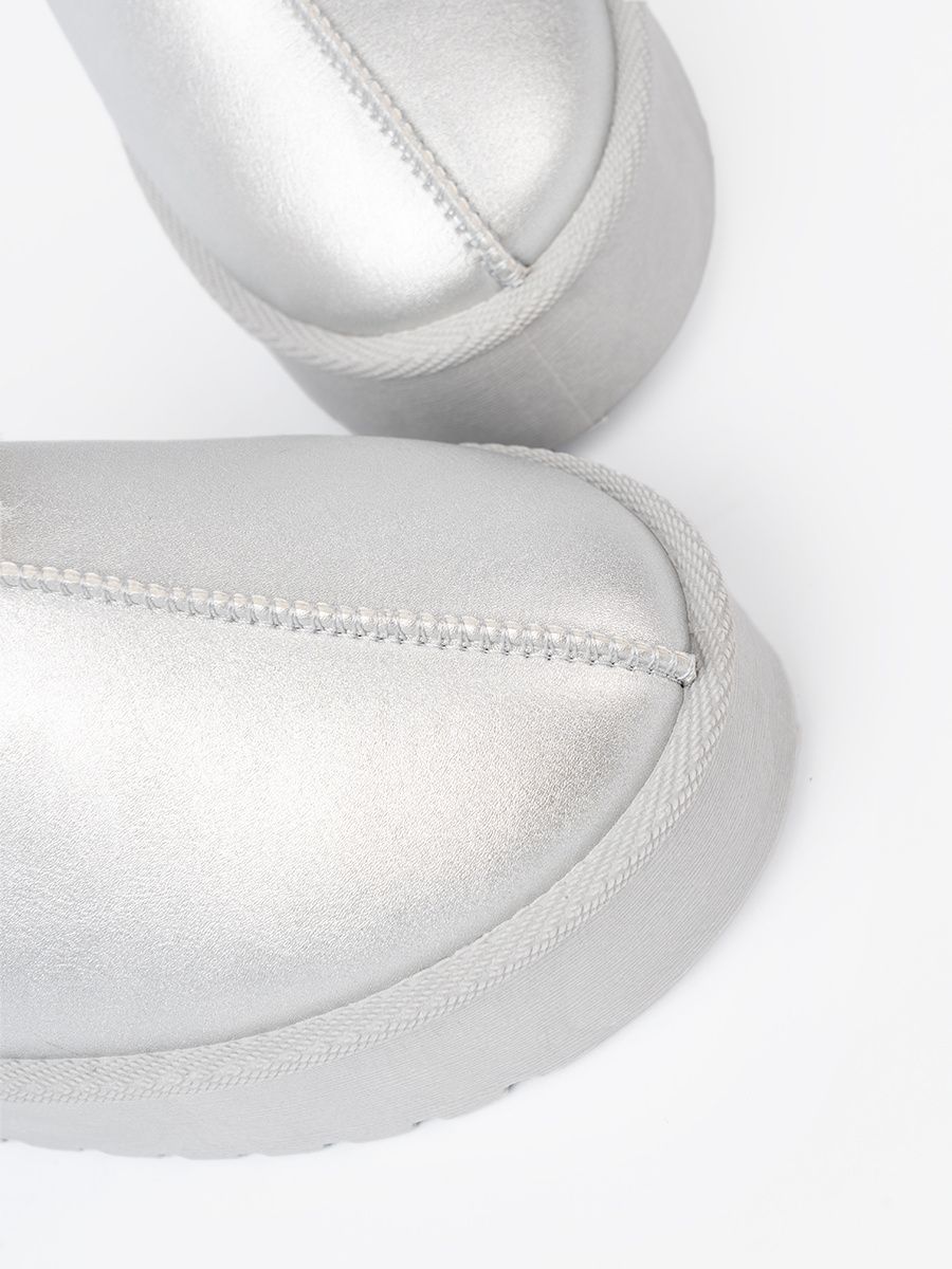 Silberne Schneestiefel mit Fell und Plattform