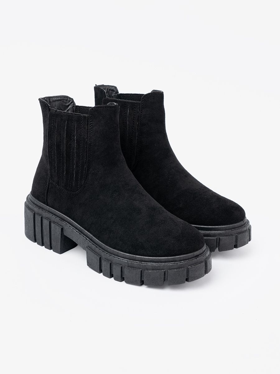 Stylische schwarze Stiefeletten mit Plateau