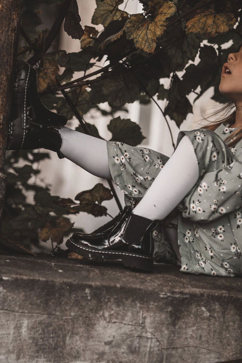 Lackierte gefütterte schwarze Stiefelette
