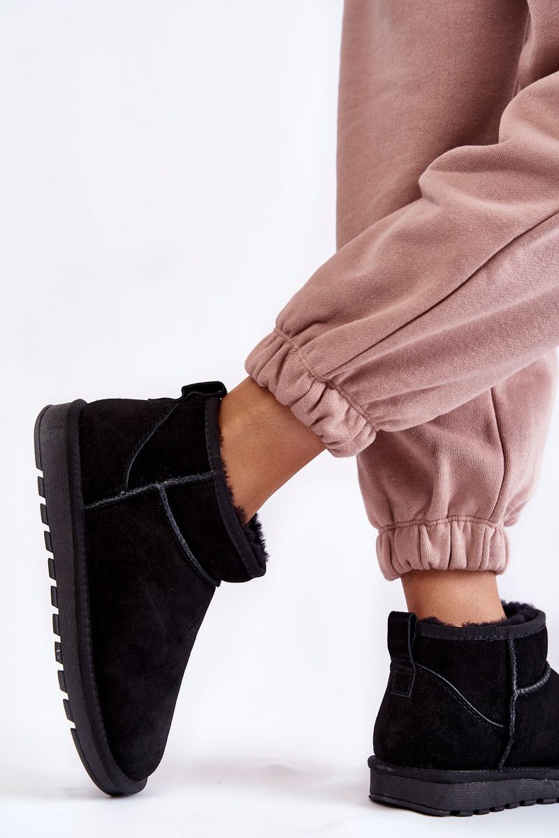 Niedrige Winterstiefel aus schwarzem Veloursleder