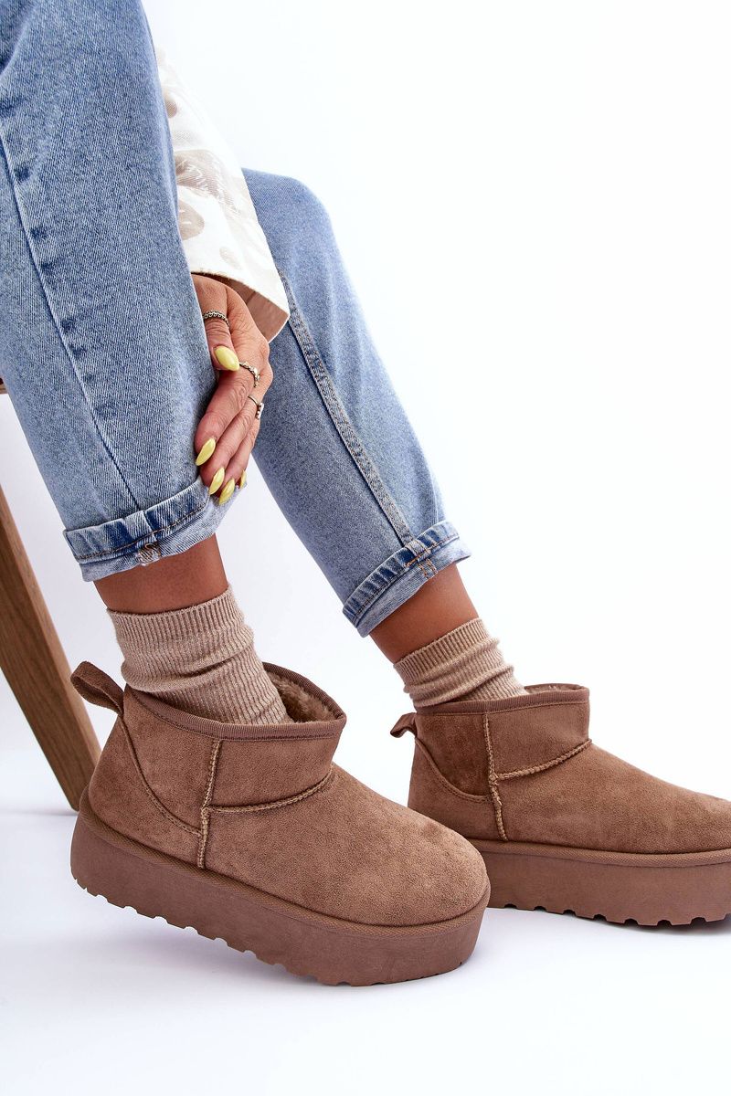 Beige Schneestiefel aus Veloursleder mit Plateau