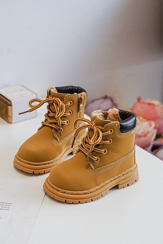 Gefütterte braune Stiefelette mit Reißverschluss