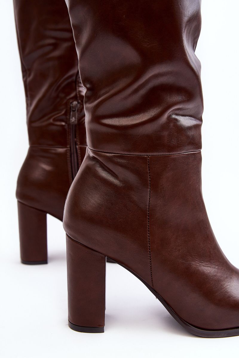 Braune kniehohe Stiefel mit Blockabsatz aus Kunstleder