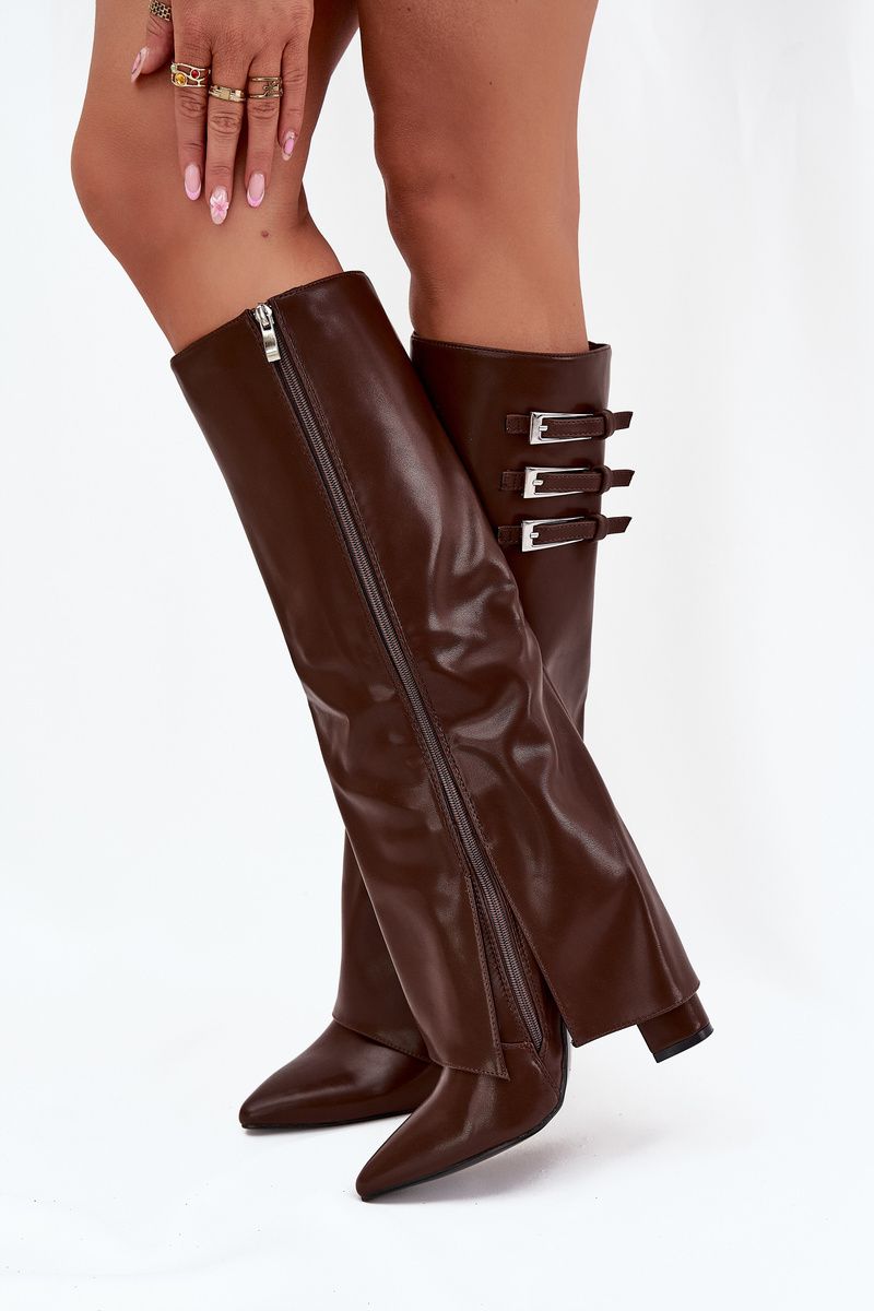 Stiefel mit Blockabsatz, umgeschlagenem Schaft und Riemen mit Schnallen, braun