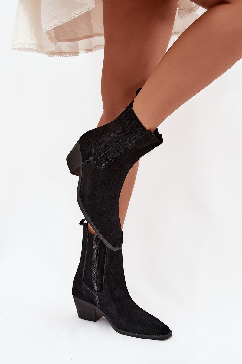 Gefütterte Veloursleder-Stiefelette mit Blockabsatz, schwarz