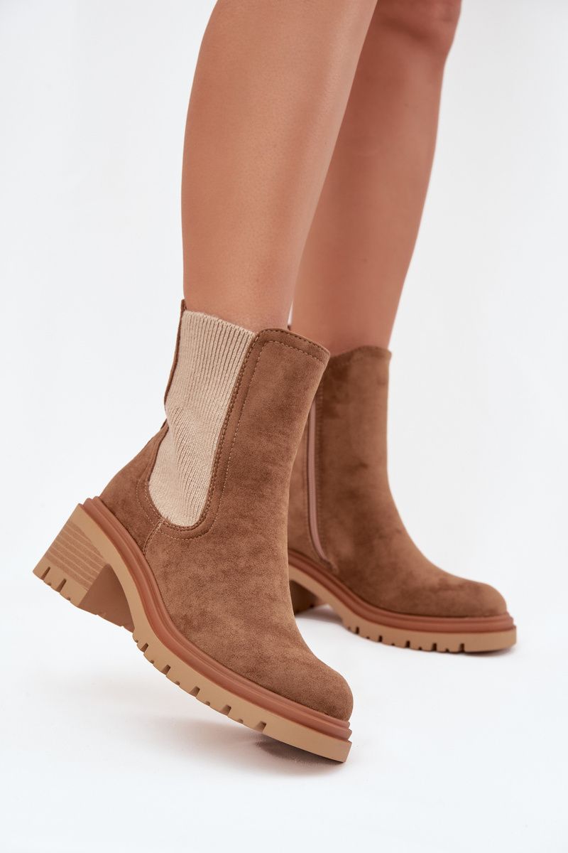 Braune Stiefelette aus Veloursleder mit Blockabsatz