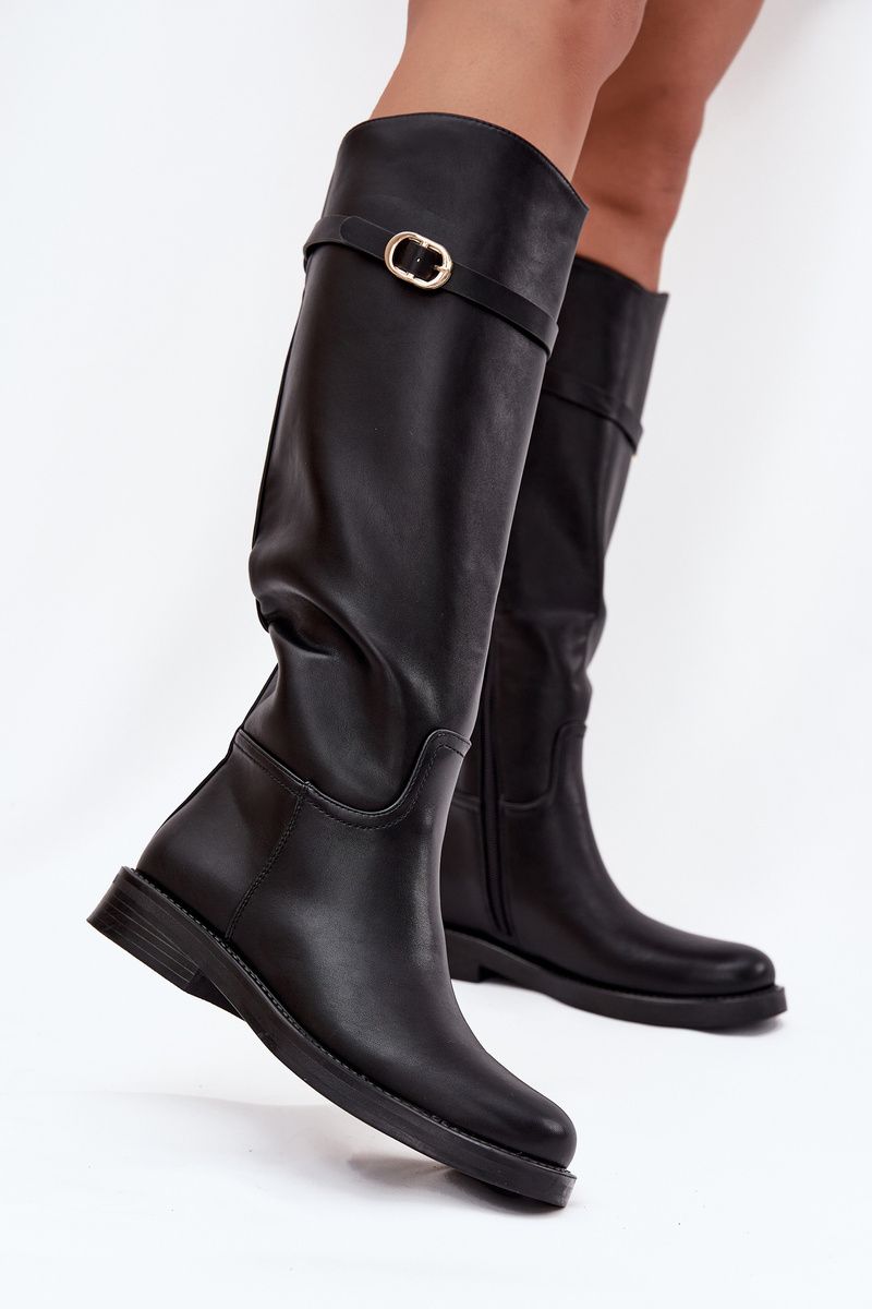 Schwarze Overknee-Stiefel mit flachem Absatz und goldener Schnalle