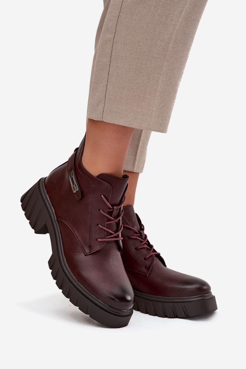 Niedrige gefütterte Stiefelette mit Blockabsatz und Zierband bordeaux