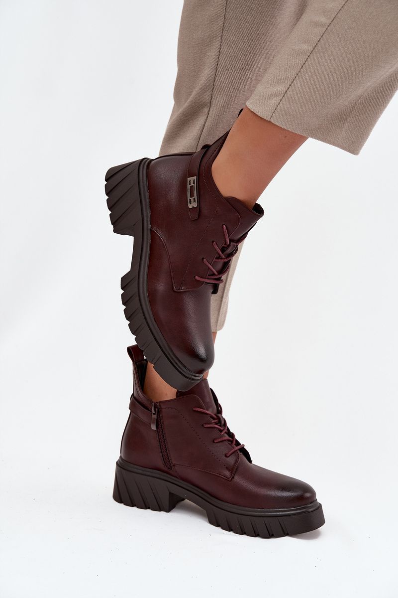 Niedrige gefütterte Stiefelette mit Blockabsatz und Zierband bordeaux