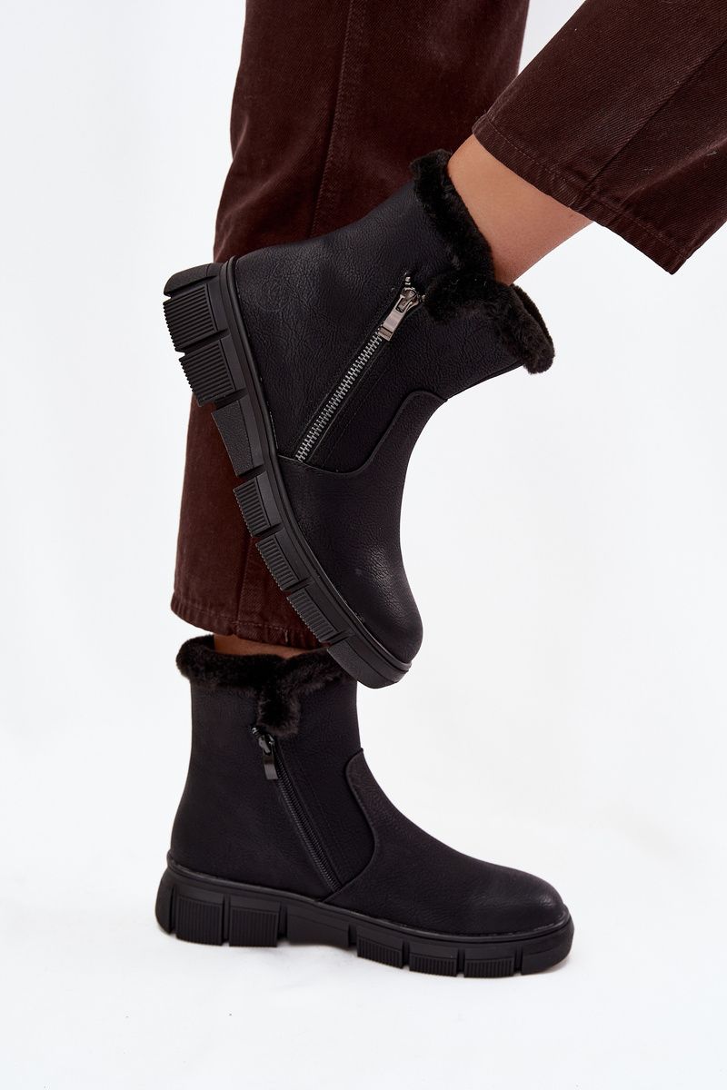 Schwarze Schneestiefel mit Kunstfell und Plateausohle
