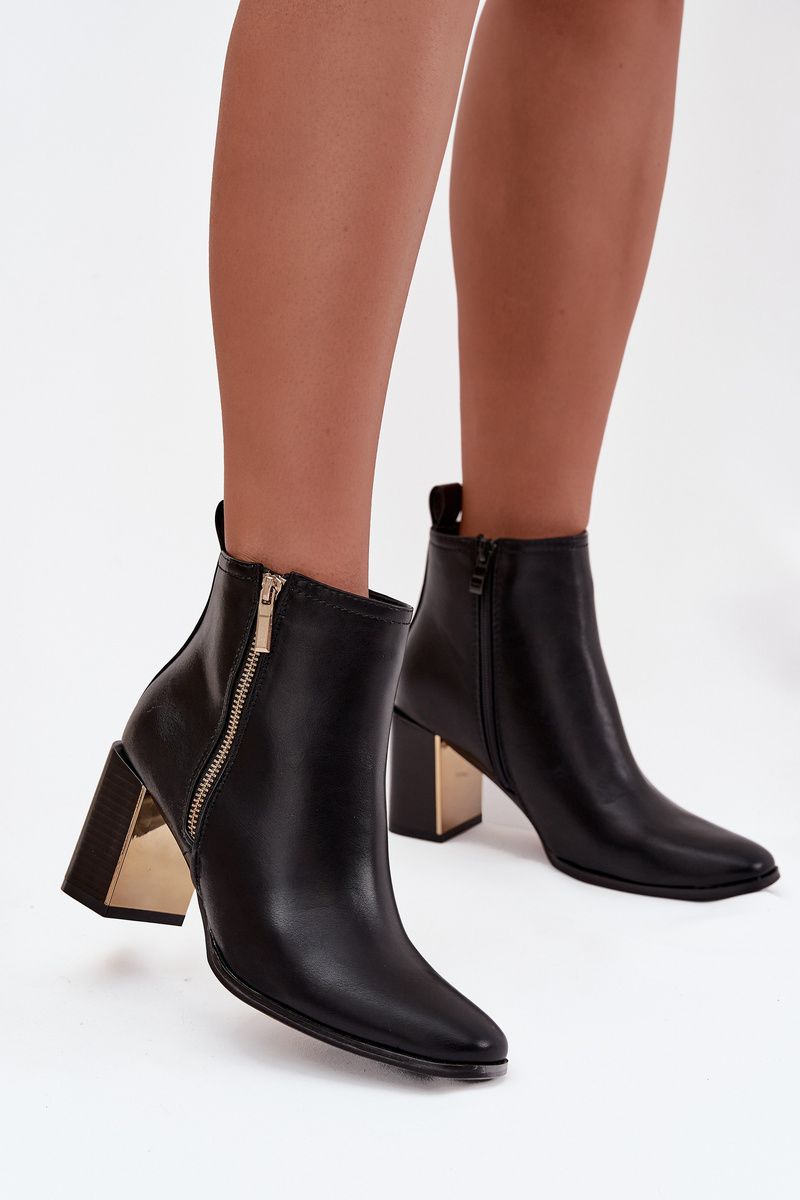 Schwarze Stiefelette mit Blockabsatz aus Kunstleder